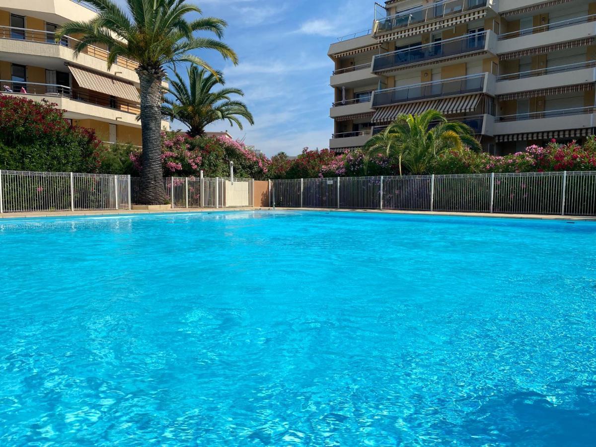 Residence La Miougrano Frejus Plage Bagian luar foto